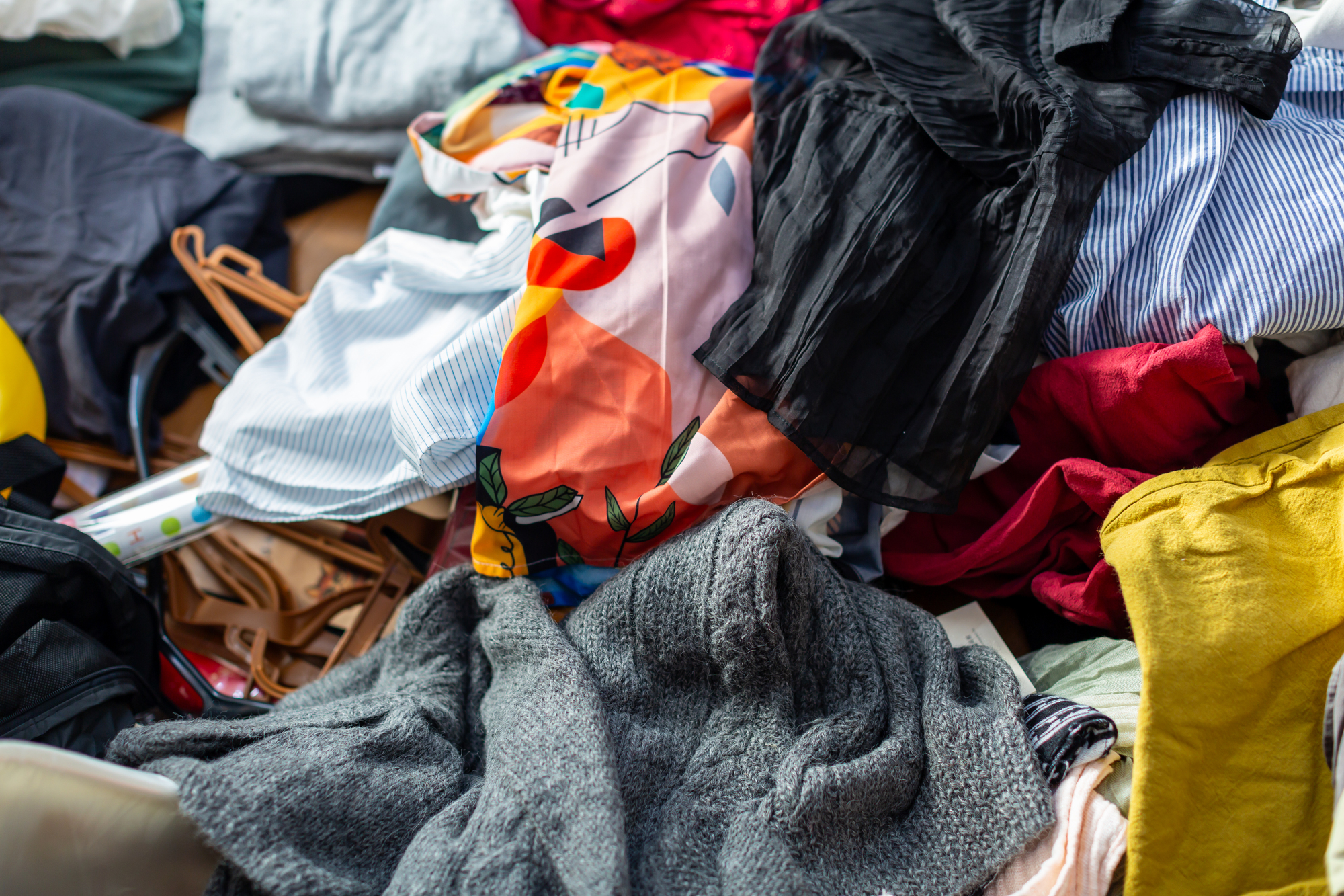 服の売れ残りが廃棄処分へと繋がってしまう原因