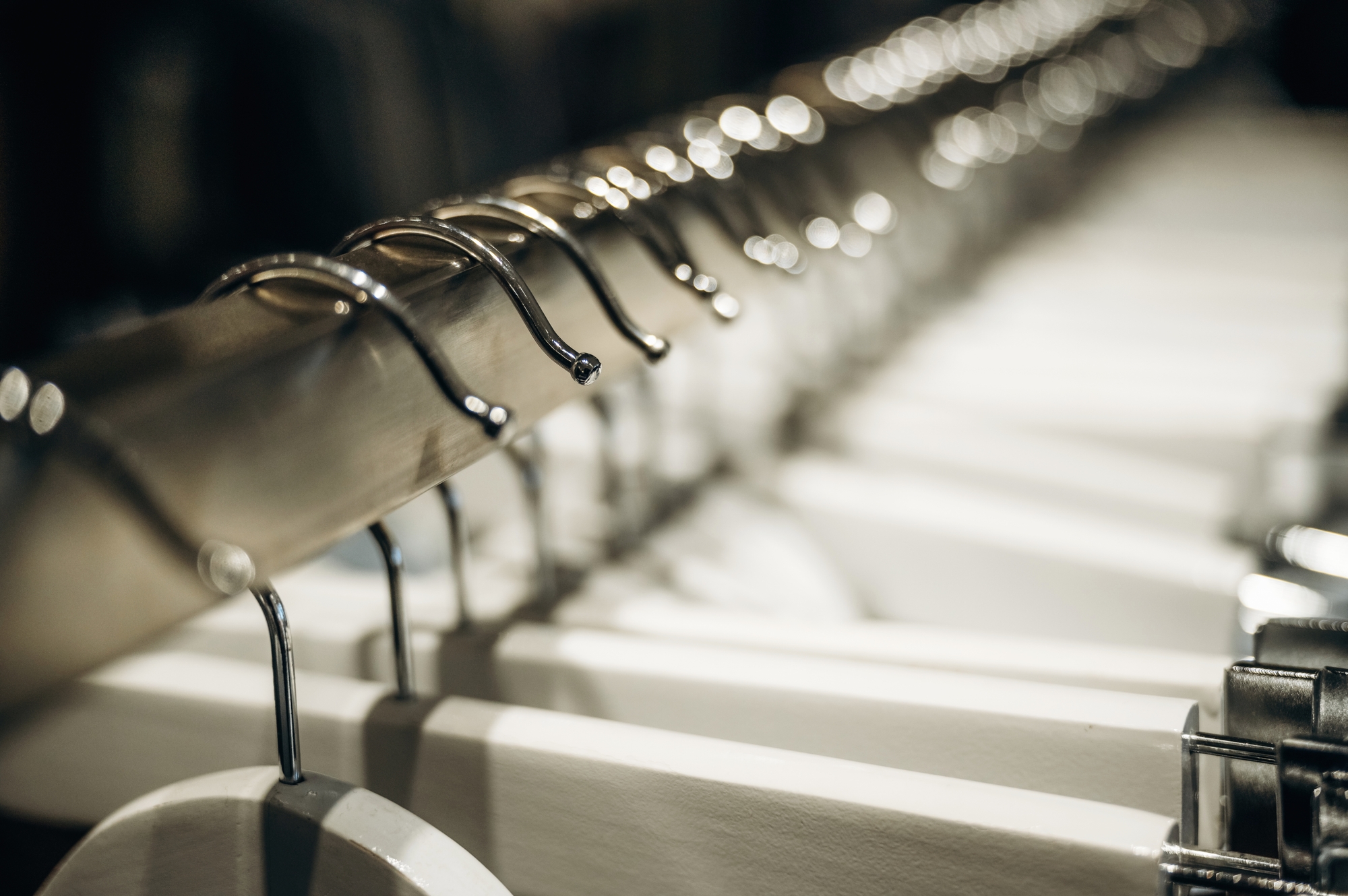 【アパレル企業向け】服の大量処分の方法とは？在庫リスク・ブランド毀損を防ぐ最適解を解説